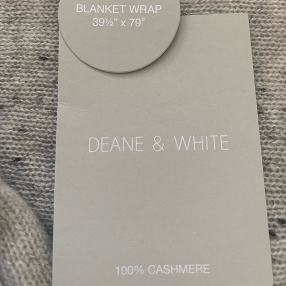 Deane White 10 Cashmere Blanket Scarf 